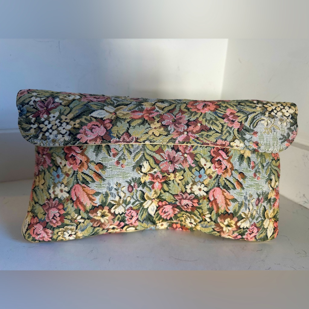 Vintage Tapestry Floral Purse Large Mint Condition Vintage Tapestry Floral Purse Large Mint Condition